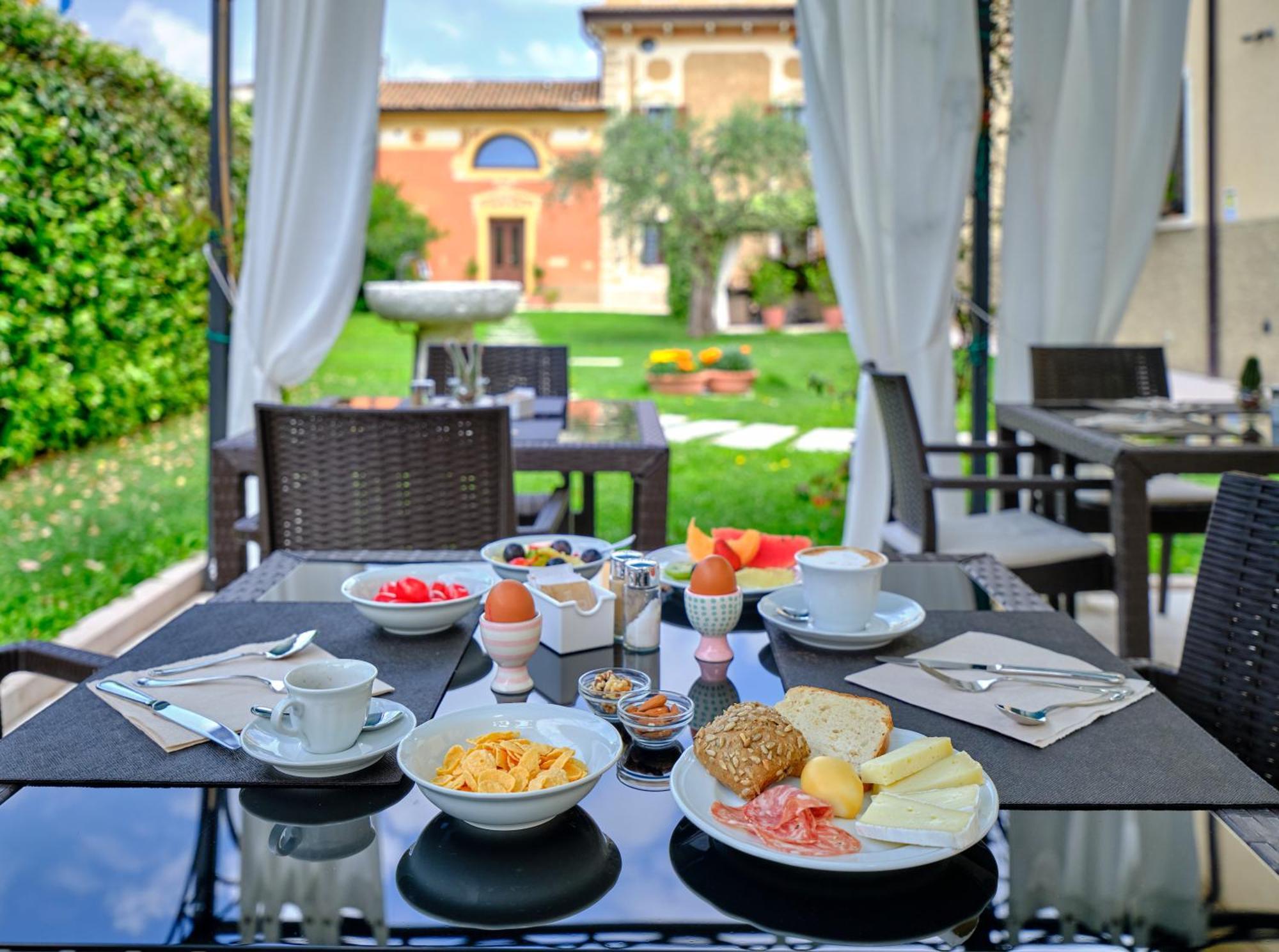 Villa Padovani Relais De Charme - Adults Only Pastrengo Eksteriør billede