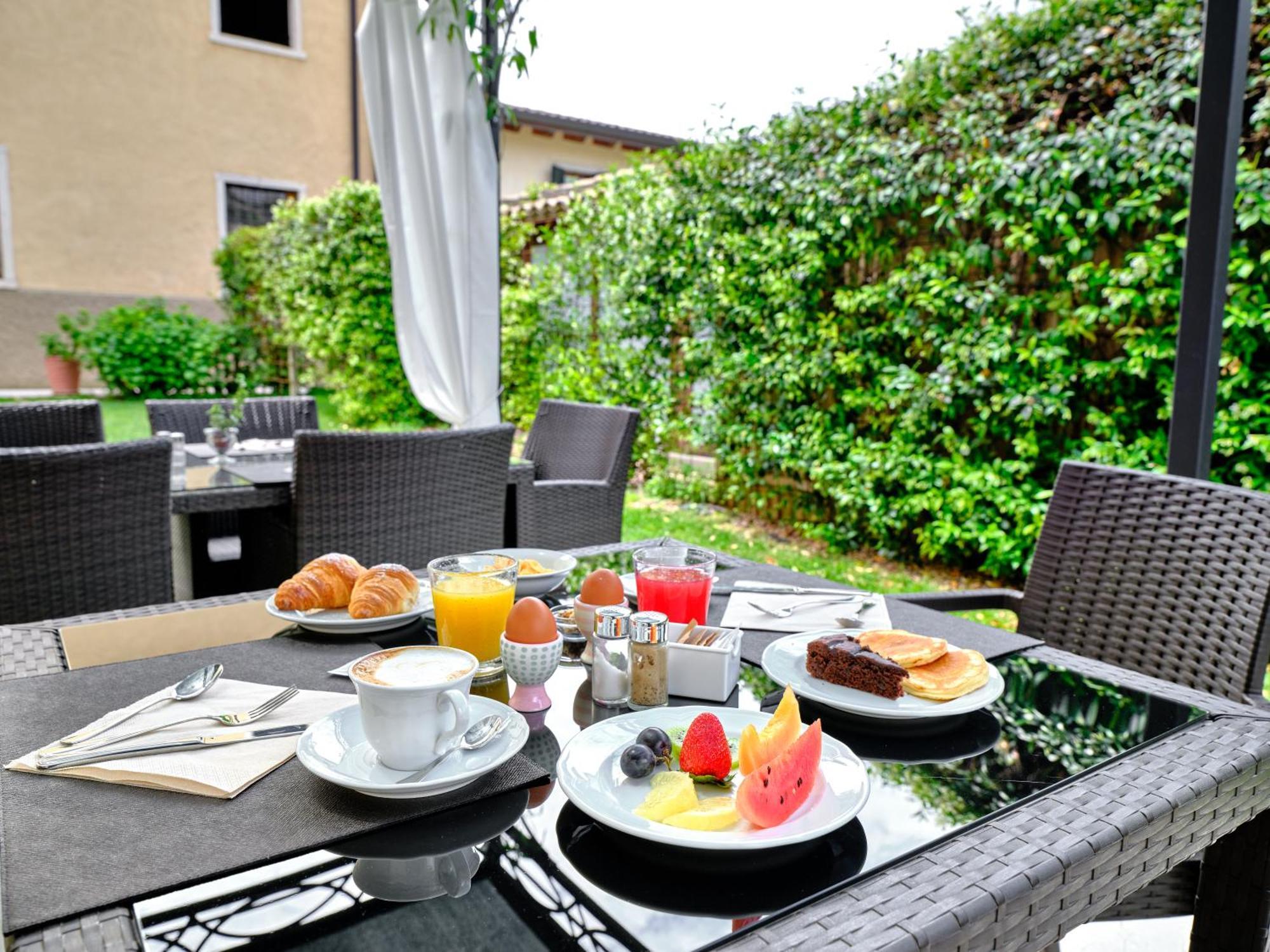 Villa Padovani Relais De Charme - Adults Only Pastrengo Eksteriør billede